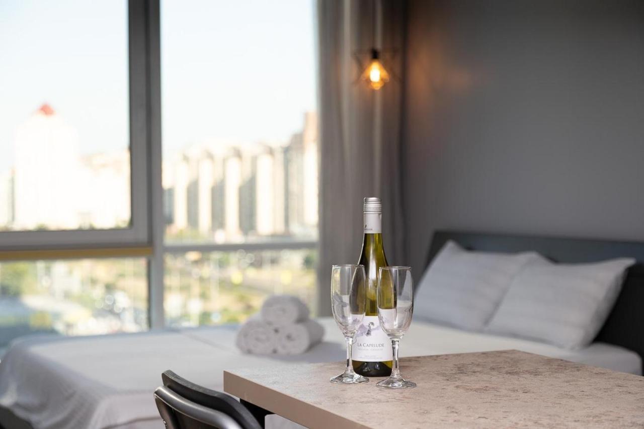 Stylish Panoramic Apartments. Smartplaza. Metro Minskaya 基輔 外观 照片