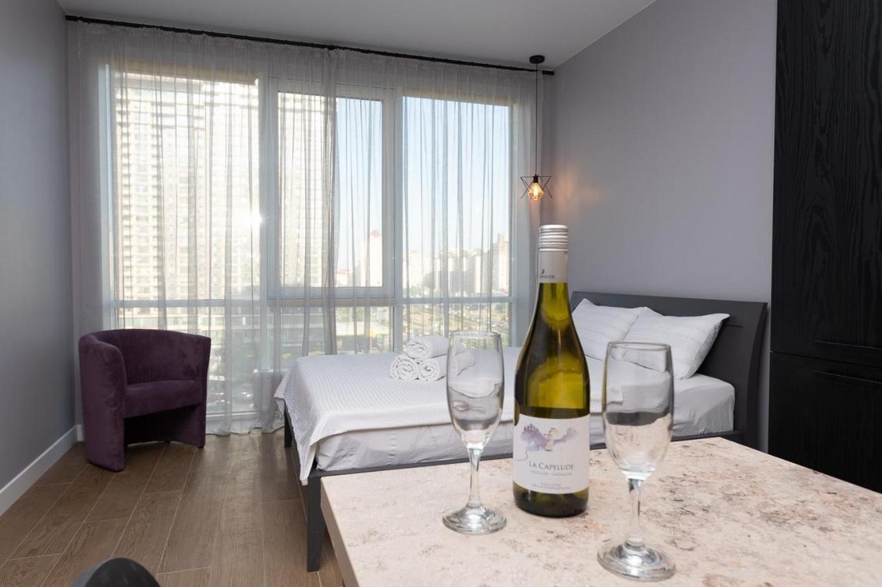 Stylish Panoramic Apartments. Smartplaza. Metro Minskaya 基輔 外观 照片